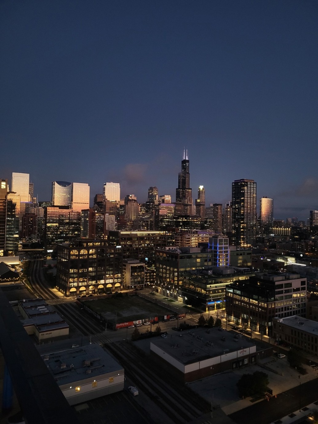 The BioHub is located in Fulton Market, Chicago, and I should mention that the panoramic views of the skyline of the Windy City add an extra layer of inspiration on a daily basis.