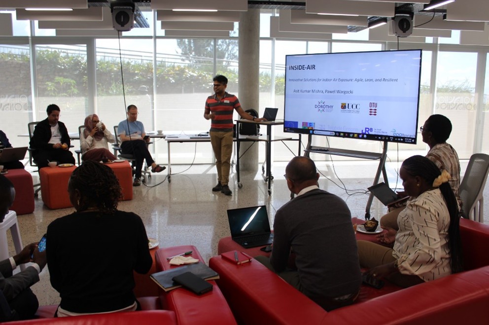 Presenting INSIDE-AIR to the Building Climate-Resilient Education Systems in Sub-Saharan Africa workshop Presenting INSIDE-AIR to the Building Climate-Resilient Education Systems in Sub-Saharan Africa workshop