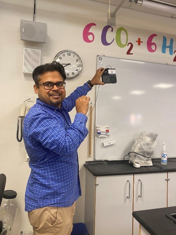 Talking to school children about their classroom air. Talking to school children about their classroom air.